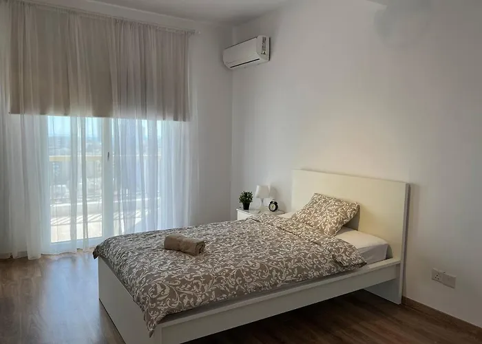 Sunny شقة ليماسول